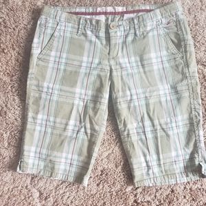 Any item with a  🌹 from my closet is 5 for $20.  Hollister shorts